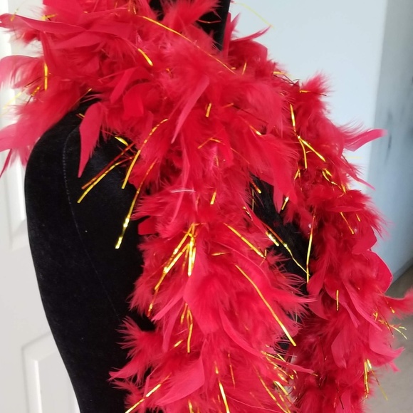 65-45 Gram Chandelle Feather Boa Bright Red W/Gold - Picture 4 of 8